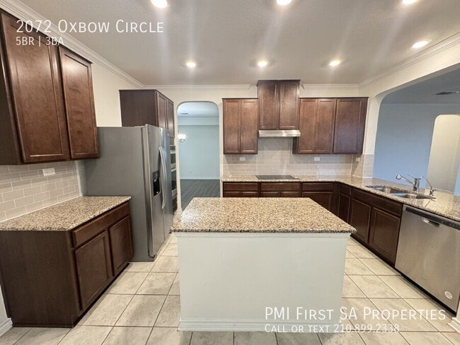 Building Photo - 2072 Oxbow Cir