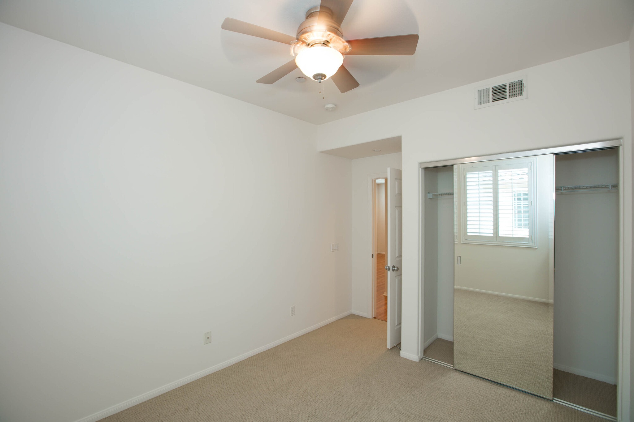Building Photo - 720 S San Fernando Blvd