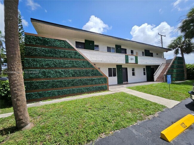 Building Photo - 191 SW 15th St