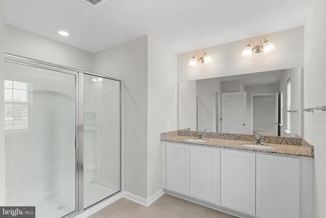 Building Photo - 3210 White Tail Dr