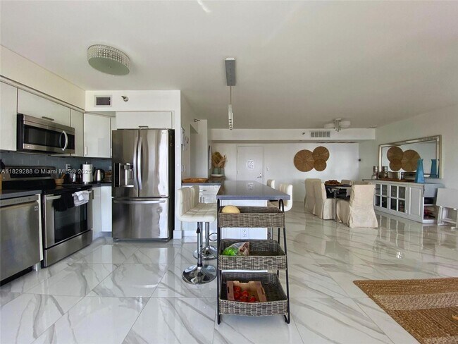 Building Photo - 3530 Mystic Pointe Dr