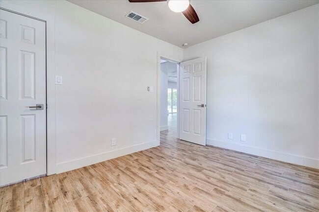 Building Photo - 2603 Mesquite Ln