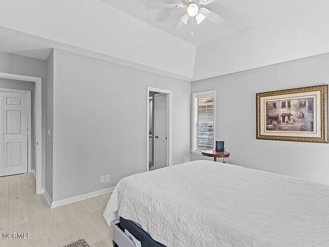 Building Photo - 11 Court 8 NW Dr