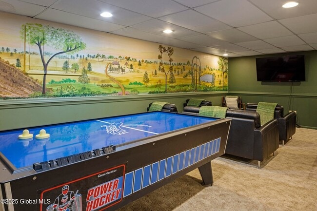 Building Photo - 147 Rock City Rd