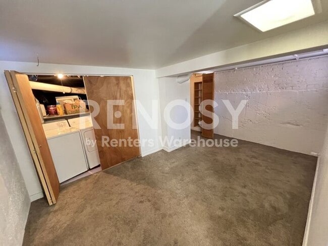 Building Photo - Charming 1 Bed / 1 Bath Duplex with basement Near Washington Park – Available Now!
