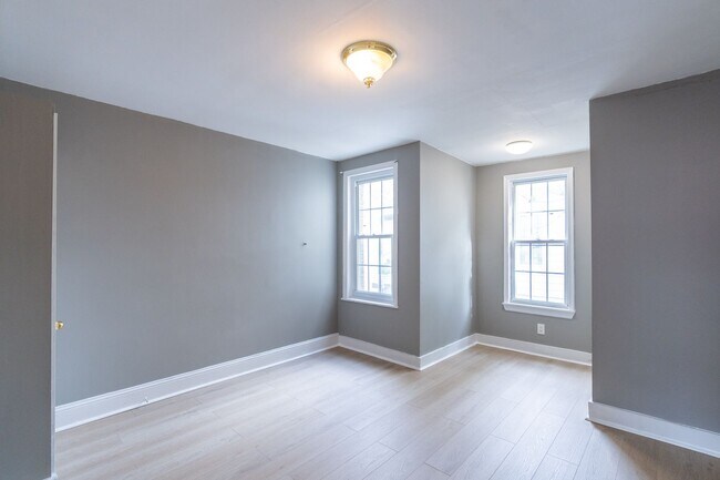 Building Photo - Charming 2 bedroom