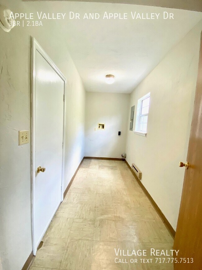 Building Photo - 818 Apple Valley Dr