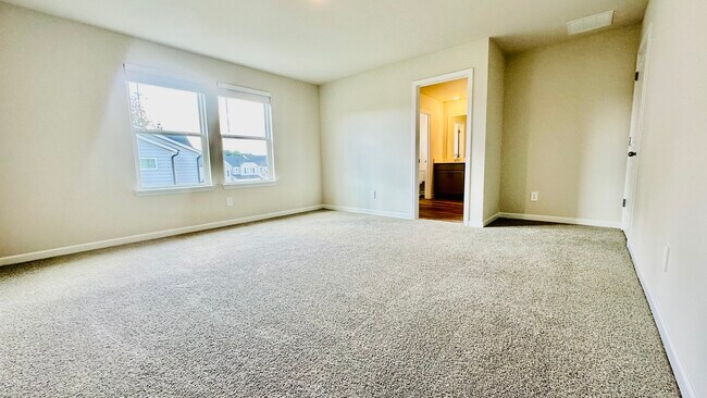 Building Photo - 690 Gabby Pt SW