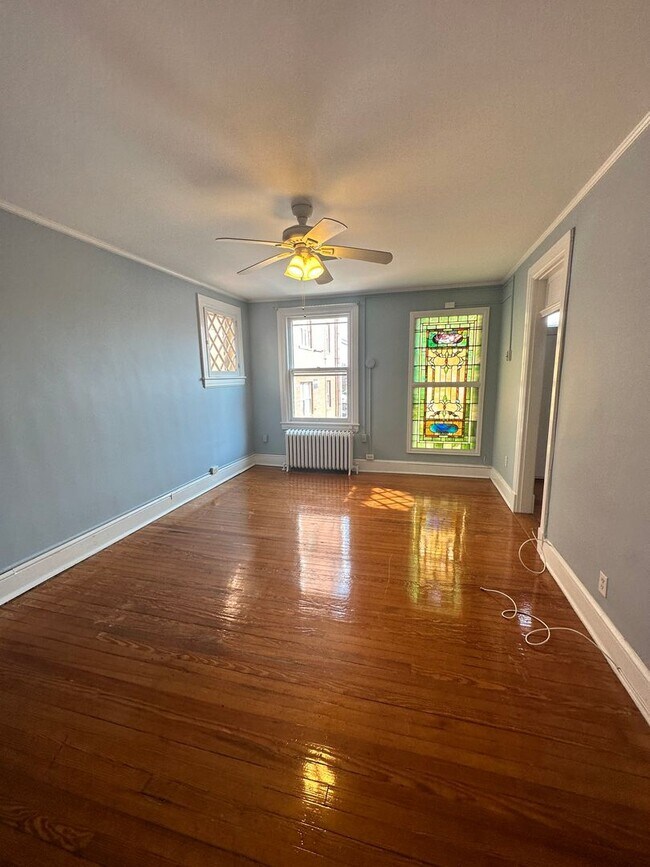 Building Photo - 809-809-809-802 King St