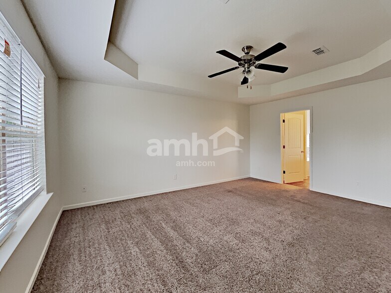 Building Photo - 123 Farmbrook Ct