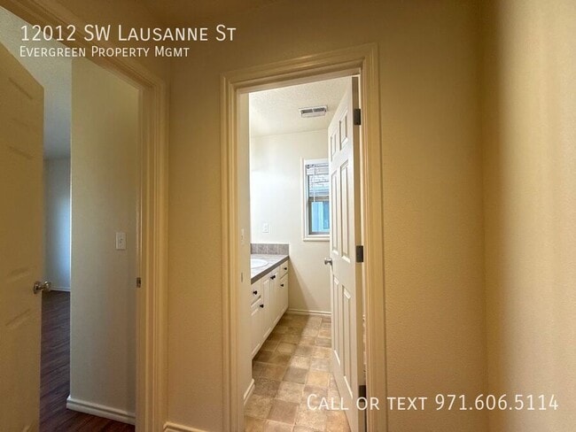 Building Photo - 12012 SW Lausanne St