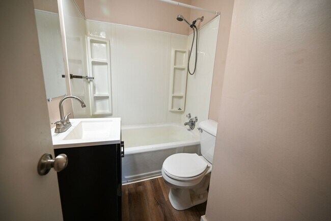 Building Photo - 1200 1/2 Superior Ave