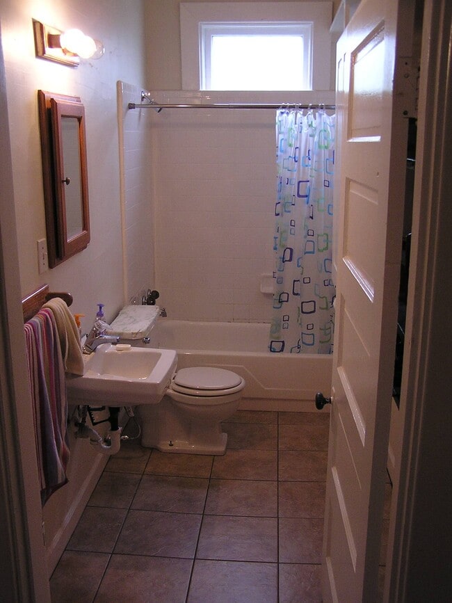 Building Photo - 398 Linden Walk