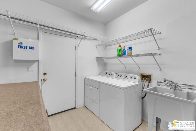 Building Photo - 37468 Westridge Ave