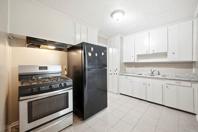 Building Photo - 3909 Leffingwell St
