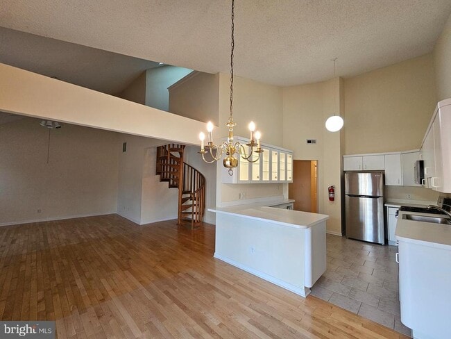 Building Photo - 409 Talon Ct