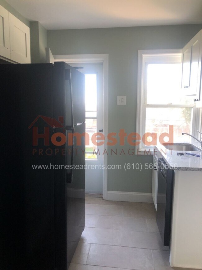 Building Photo - 3 BEDROOM LINWOOD HOME!