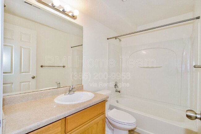 Building Photo - 45 E 400 N