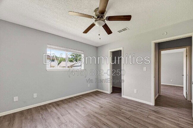 Building Photo - 16835 S Lighthouse Dr