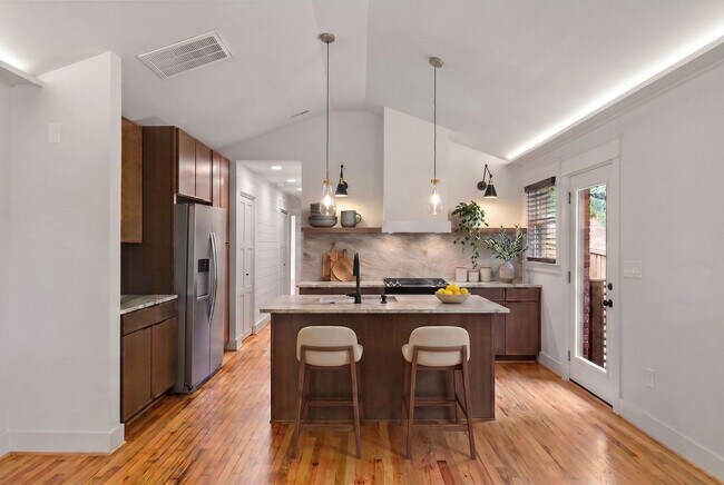 Building Photo - 206 Ashley Ave