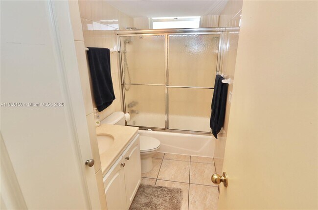 Building Photo - 2851 Leonard Dr
