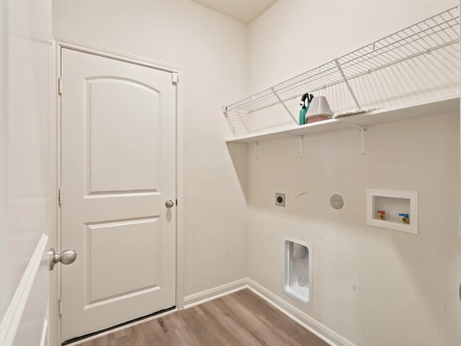 Building Photo - "Charming 4-Bed Oasis with 2 Baths in Fort Worth – Spacious 1,724 Sq Ft Gem!"