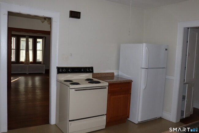 Building Photo - 60 Nesbit Ave
