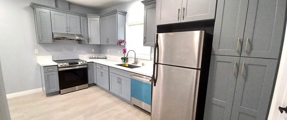 Kitchen - 1351 Silver Maple Dr