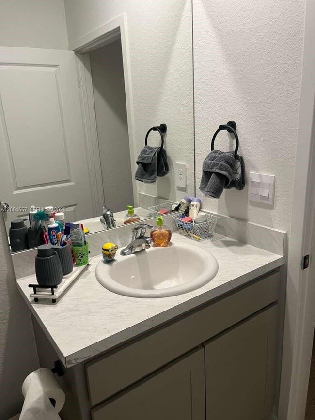 Building Photo - 1431 NE 3rd Ave