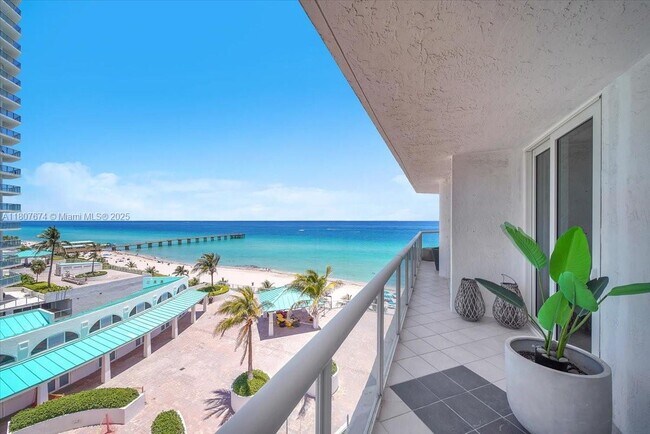 Building Photo - 16425 Collins Ave