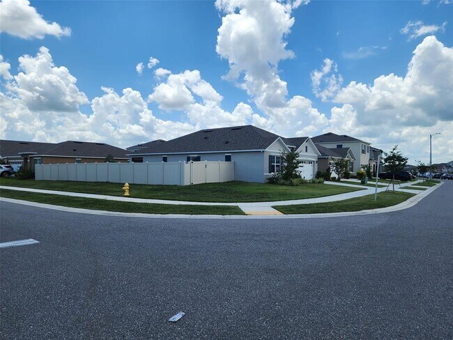 Building Photo - 1051 Griffon Ave