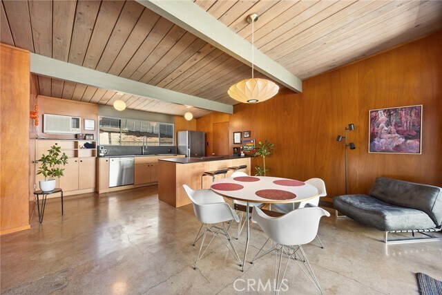 Building Photo - 1131 N Encanto St