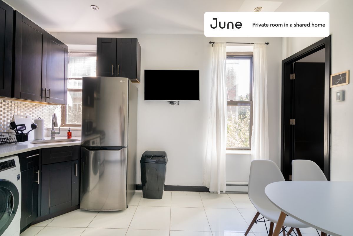 Building Photo - Room in Shared 3 bed/2 bath home