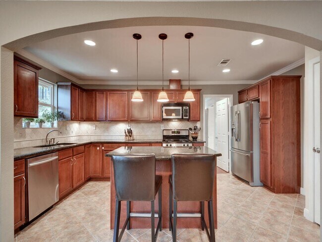 Building Photo - 610 W North Loop Blvd