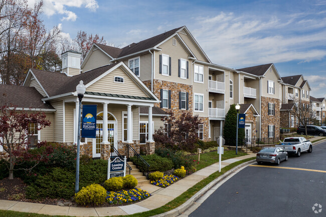 Building Photo - Islands of Fox Chase