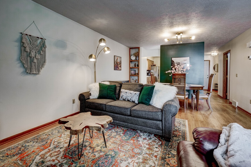 Building Photo - 6524 Blossomwood Cir NE