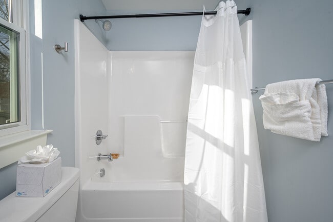 Building Photo - 303 Spruce St