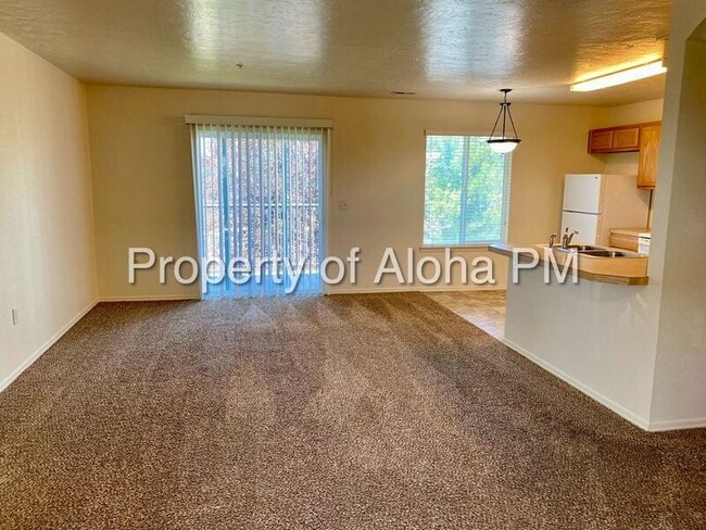 Building Photo - 1053 W Pine Ave