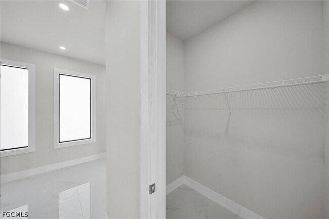 Building Photo - 2913 14th St W