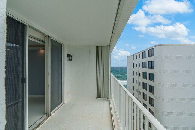 Building Photo - 3580 S Ocean Blvd