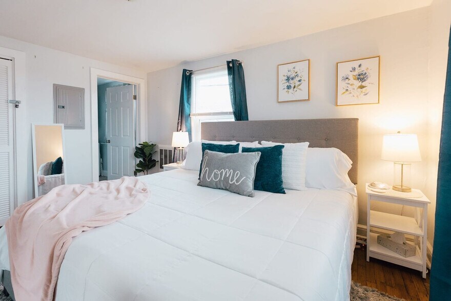 Building Photo - 905 Hill St