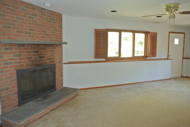 Building Photo - 302 Westwood Rd