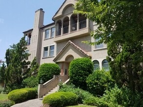 Building Photo - 1704 West Ave