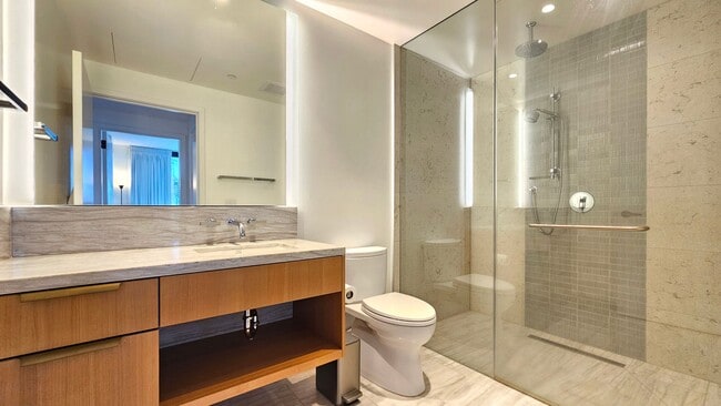 Building Photo - Victoria Place Furnished 2bdrm/2ba/2pkg