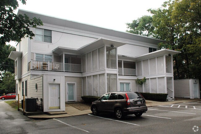 Building Photo - 8 Glencoe St