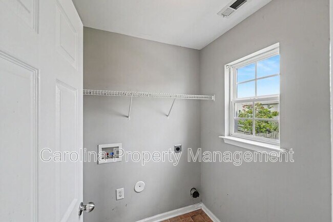 Building Photo - 10521 Barvas St