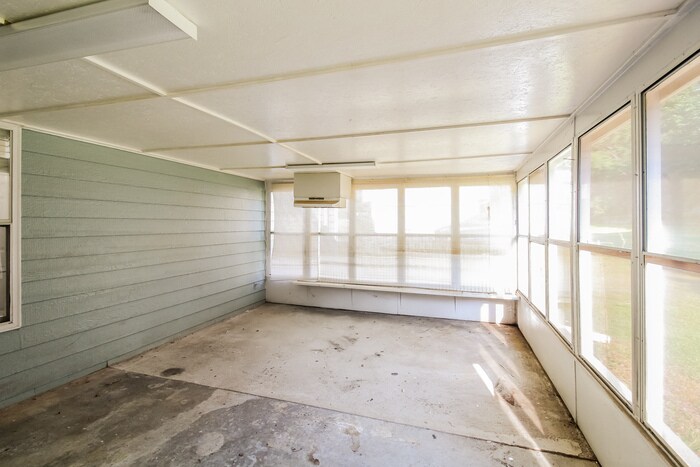 Building Photo - 65 Oak Ridge Ct