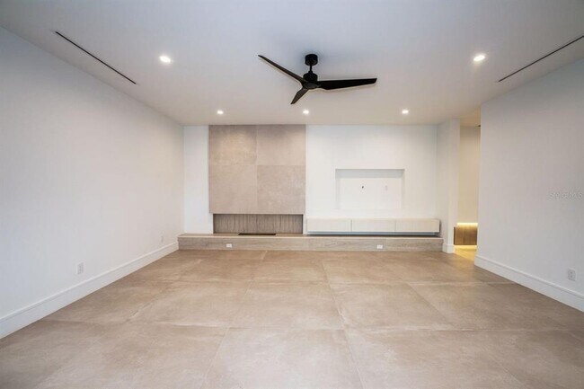 Building Photo - 3010 W Trilby Ave