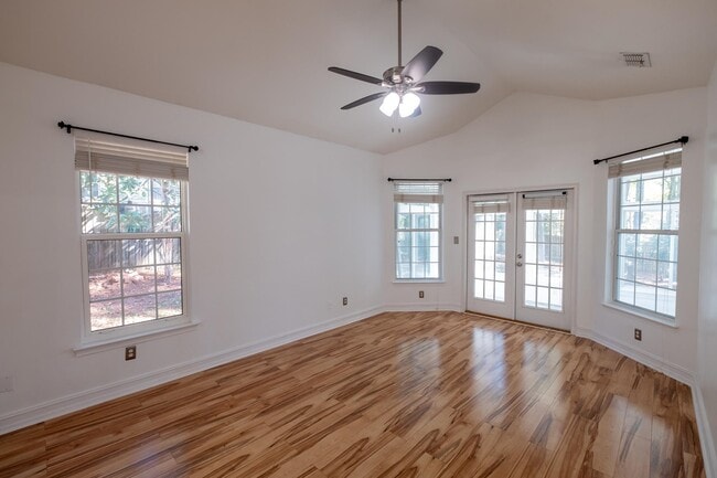 Building Photo - 3510 Gardenview Way