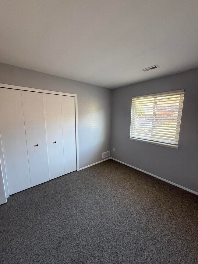 Building Photo - 7708 Manor Cir